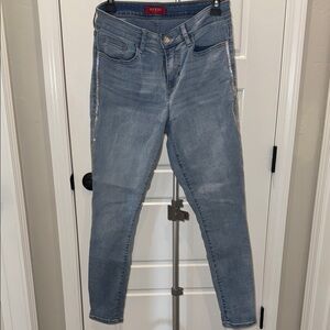 👖🤩 GUESS Women's Light Blue Skinny Jeans
